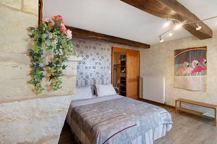 La Roseraie Guest Room with Private Terrace, Garden & Wi-Fi in Saint-Émilion in Saint-Émilion, Libourne region