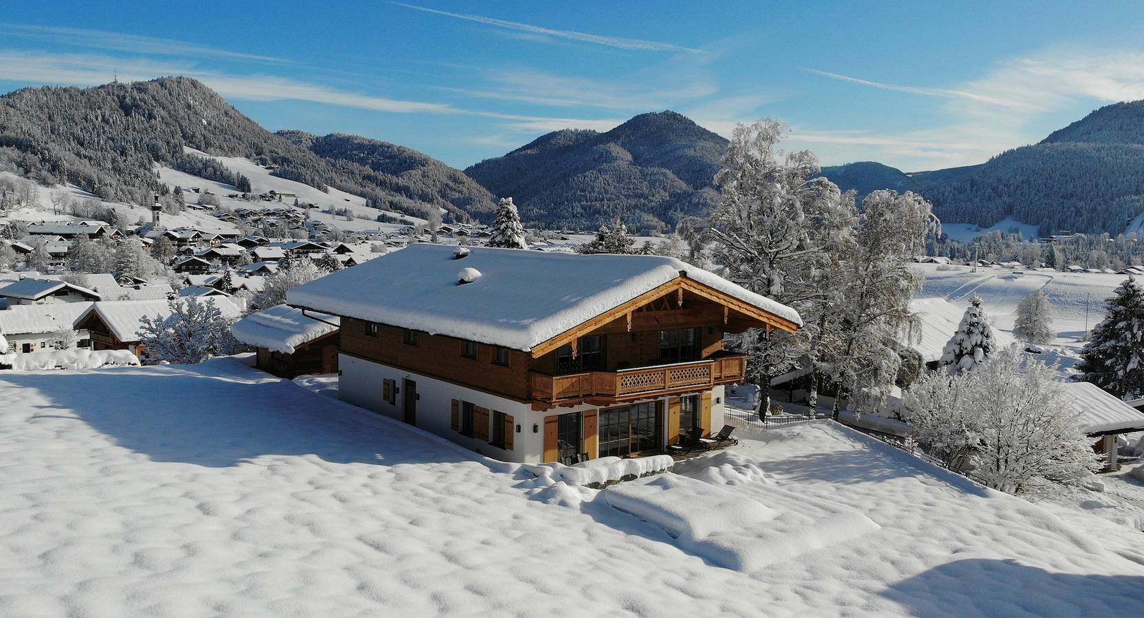 Chalet am Wetterkreuz - Luxus Chalet bis 6 Personen, Küche, Esszimmer, Wohnzimmer, 3 Schlafzimmer, 3 Bäder, Tiefgarage, Pool in Reit im Winkl, Bayerische Alpen