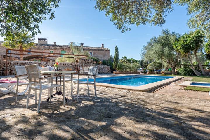 Entire apartment, Beautiful Apartment on a Farm with Wi-Fi, Pool & Large Outdoor Area in Manacor, East Majorca