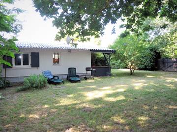 Gîte pour 4 personnes, avec jardin et terrasse à Queyrac