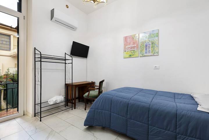 Zimmer Peonia – Doppelzimmer mit privater Terrasse, Wlan, Klimaanlage & barrierefreiem Bad in Prato, Prato Provinz