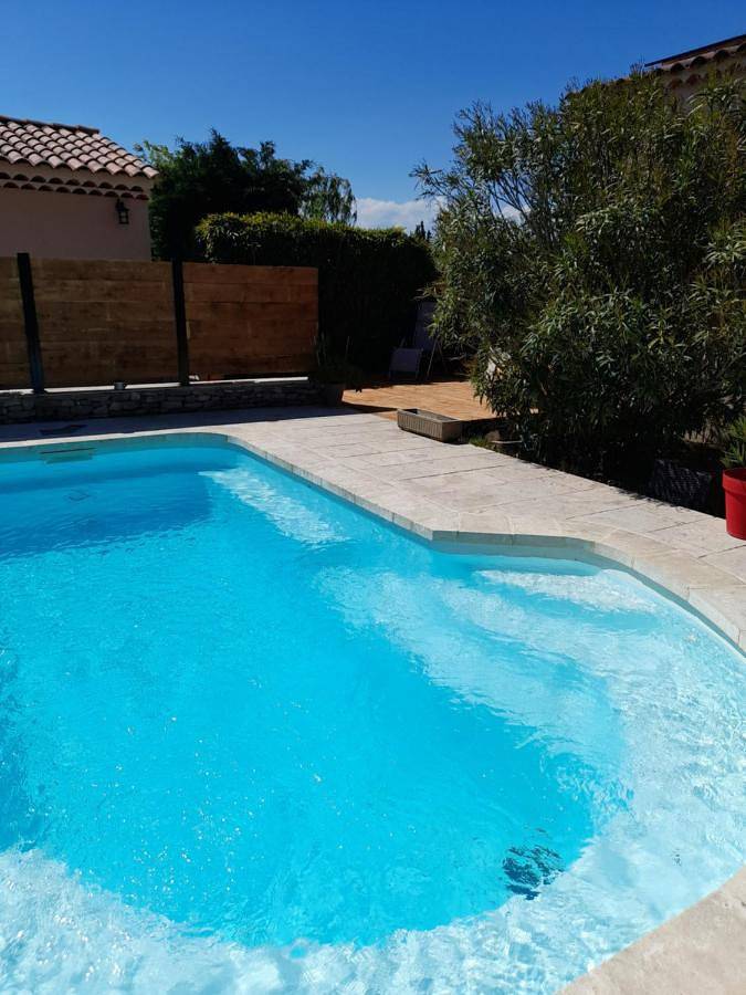 Location de vacances pour 2 personnes, avec jardin ainsi que piscine et vue à Montfaucon (France) - 3