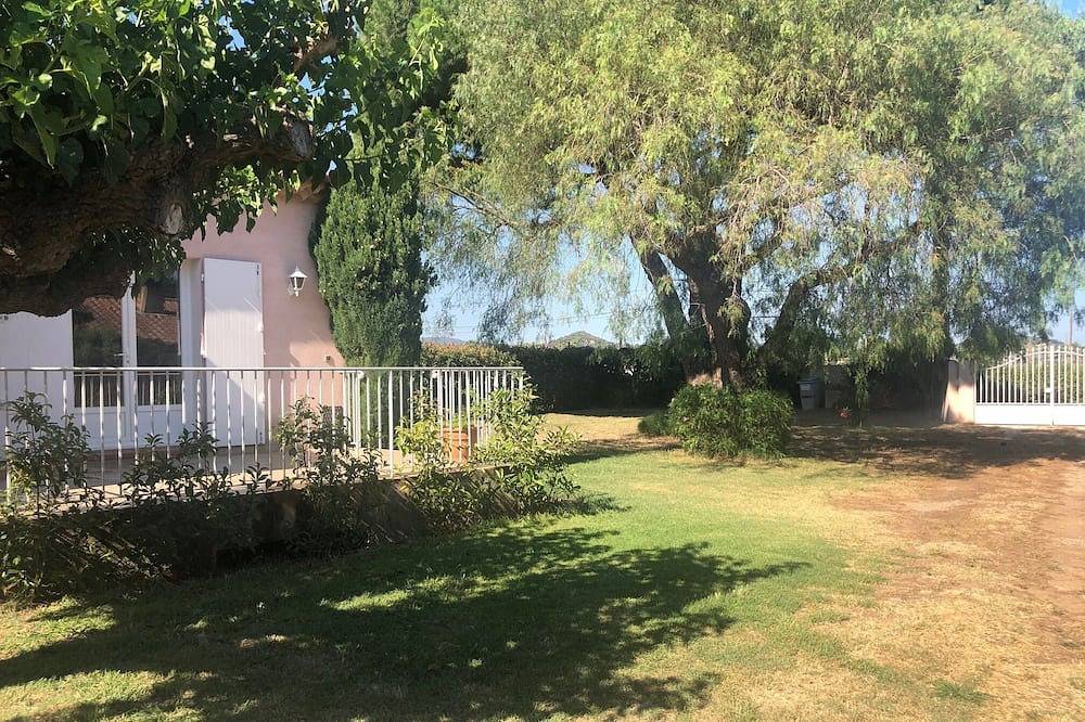 Ganze Wohnung, Apartment in semi-detached villa in the countryside and 400 metres from the sea in La Londe-les-Maures, Parc national Port-Cros
