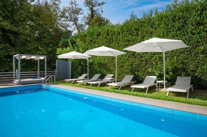 Vakantiewoning voor 4 personen, with Balkon and Whirlpool as well as Terras and Tuin in Chalkidiki