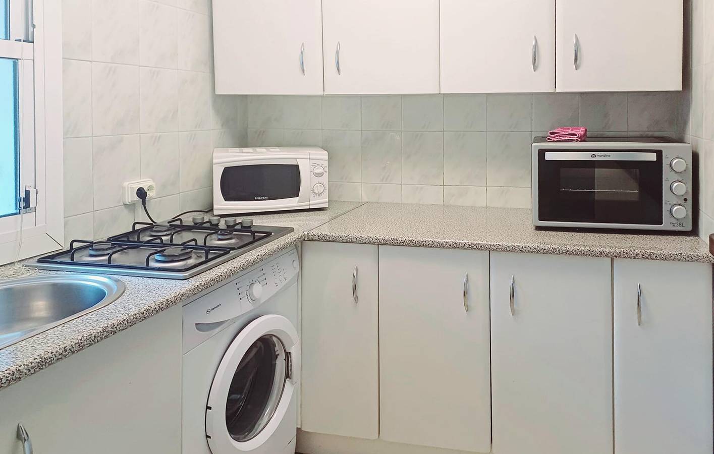 Appartamento intero, Appartamento per vacanze a 700 metri dalla spiaggia con AC e terrazza in Torrevieja Centre, Torrevieja