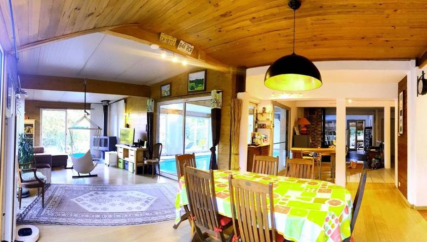 Gîte pour 8 personnes, avec jardin ainsi que vue et piscine, adapté aux familles dans Saint-Pardoux-le-Vieux