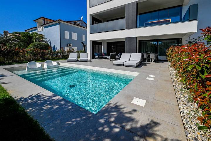 Ferienwohnung für 6 Personen, mit Balkon/Terrasse und Terrasse sowie Pool in Rovinj - 3