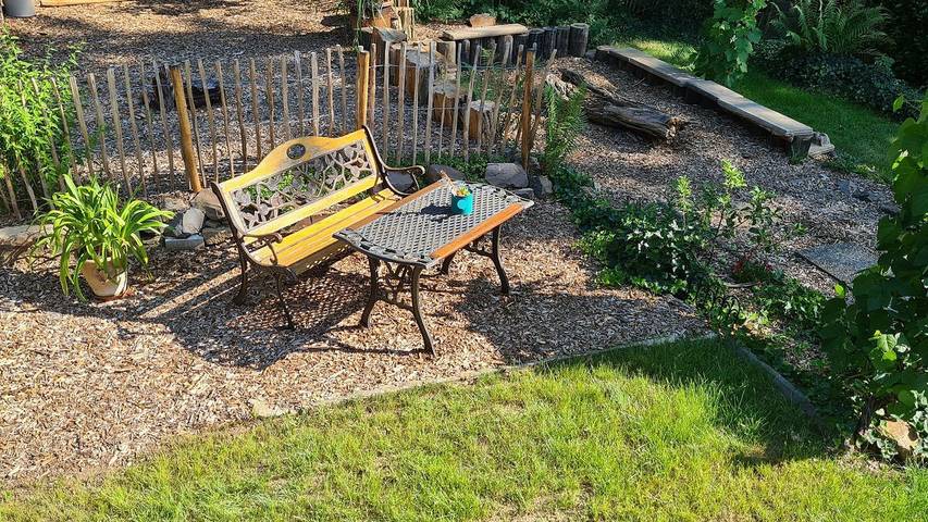 Location de vacances pour 3 personnes, avec terrasse ainsi que vue et jardin à Bous