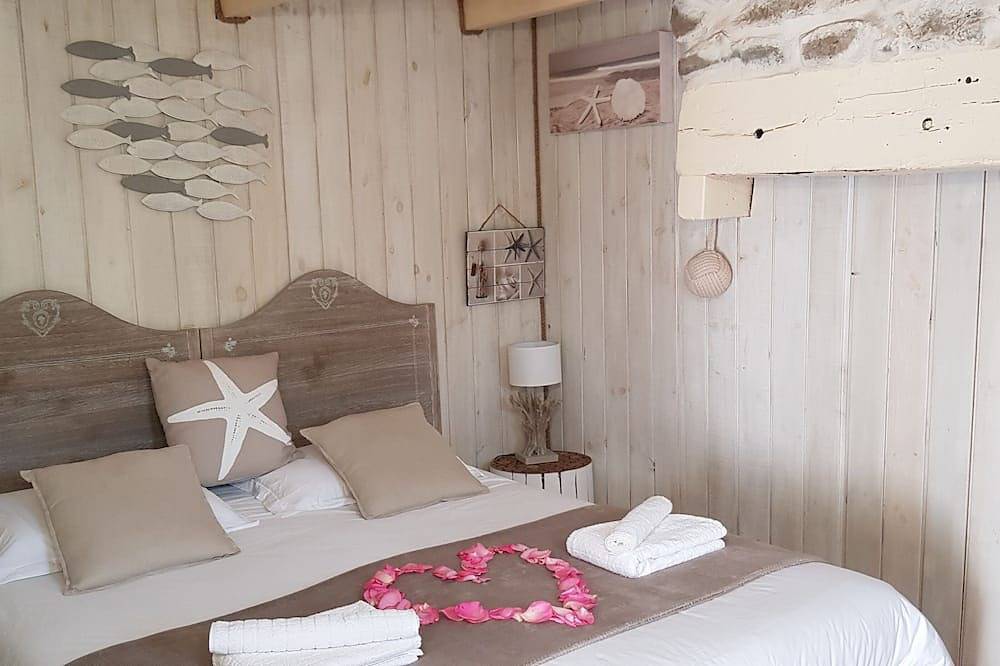 Gite for 19 people, 200 m from the sea on the in Roscanvel, Iroise