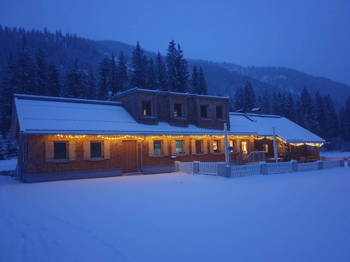 Double Room with Shared Bathroom in Reutte, Bayerische Alpen