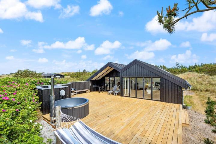 Ferienhaus für 6 Personen, mit Balkon/Terrasse und Terrasse sowie Sauna in Klegod