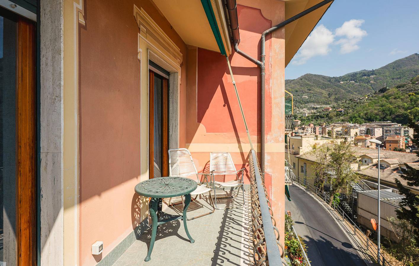 Ganze Ferienwohnung, Apartment mit Meerblick, 600 m zum Strand, WLAN und Terrasse in Recco, Riviera di Levante