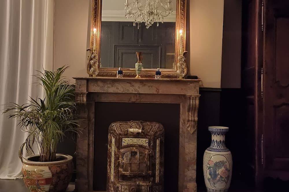 Stunning Chateau with huge Orangery perfect for big groups. in Sainte-Thérèse-des-Ponts-de-Seine, Le Havre und Umgebung