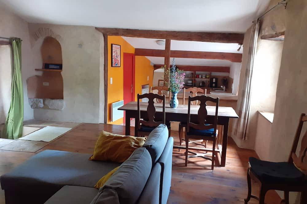 House in quiet Drôme village, 2 bedrooms, 2-6 pers, pets welcome! in Ponet-et-Saint-Auban, Parc naturel régional du Vercors