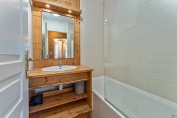 Gîte pour 5 personnes, avec vue et balcon à Les Orres