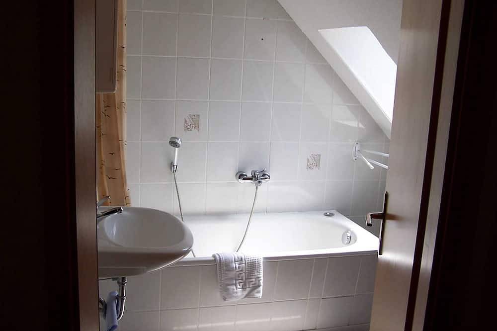 Ganze Wohnung, Ferienwohnung 2 - Ferienwohnungen Seewald in Teterow, Mecklenburgische Seenplatte