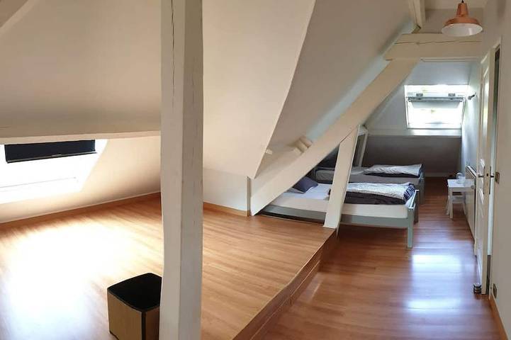 Villa, piscine intérieure chauffée, clim. chambres, grand jardin à 30mn de Paris in Villennes-sur-Seine, Yvelines