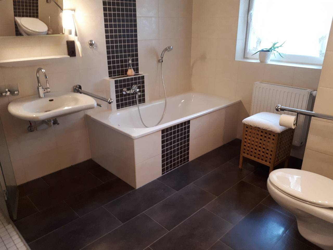 Ganze Ferienwohnung, Fewo mit eigener Ladestation f. 3 Pers. in Ostfriesland in Utarp, Nordseeküste