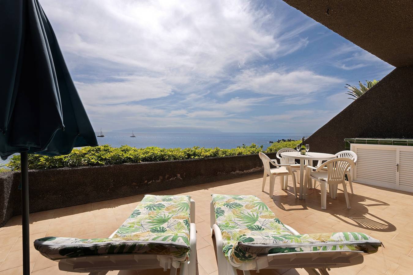 Apartamento entero, Apartamento vacacional "Costa Isora 1" con vistas al mar, piscina compartida y Wi-Fi in Cueva del Polvo, Guía de Isora