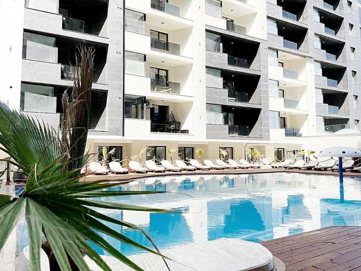 Apartamento para 2 personas, con vistas y balcón además de piscina para niños y piscina en Rumania