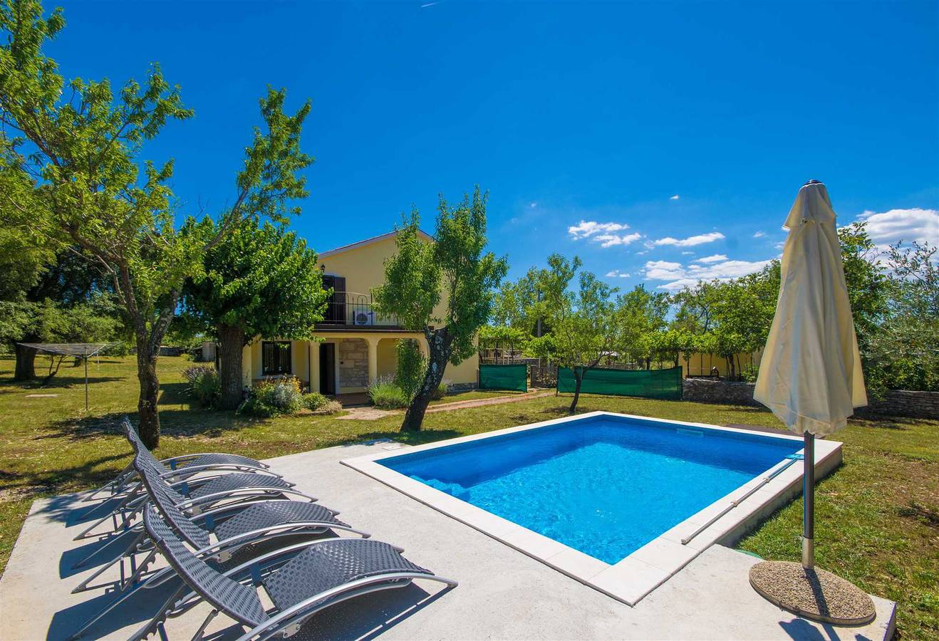 Villa Loreta in Raša, Ostküste Istrien