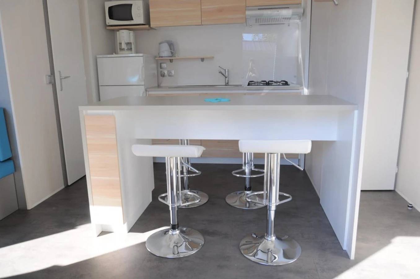Zecamping 4 étoiles mobil-home Tv Lv Bbq 31m2 in Raguenes, Névez