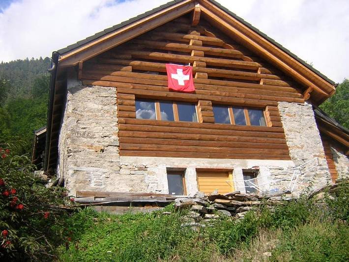 Chalet für 4 Personen, mit Terrasse und Garten sowie Ausblick in Faido