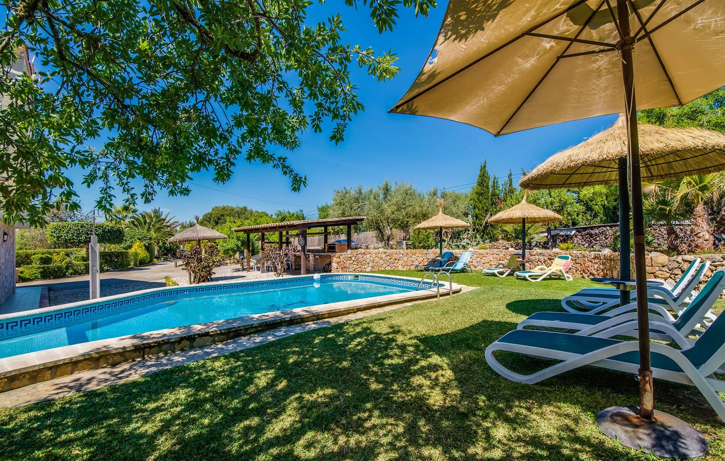 Luxury Seaside Apartment with Pool & Terrace in Alcúdia, Coast of Mallorca