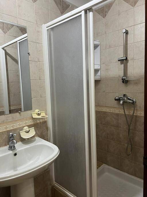 Gîte pour 6 personnes, avec jardin et vue ainsi que terrasse et piscine dans Restinga Smir - 4