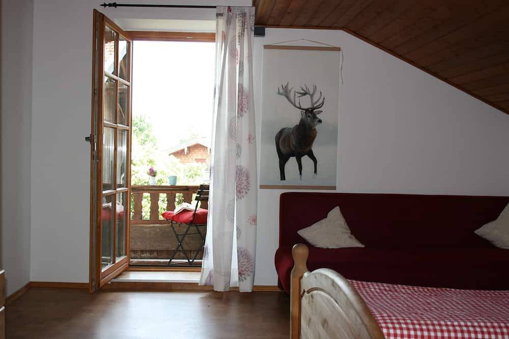 Ganze Wohnung, Ferienwohnung Heuboden 100 qm, 1-5 Personen, 2 sep. Schlafzimmer, Wlan, Balkon in Staudach-Egerndach, Chiemsee