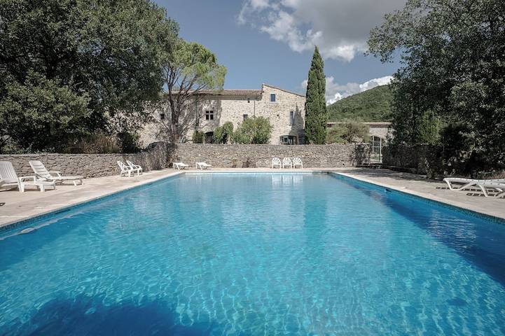 Gîte pour 15 personnes, avec jardin à Saint-André-de-Buèges