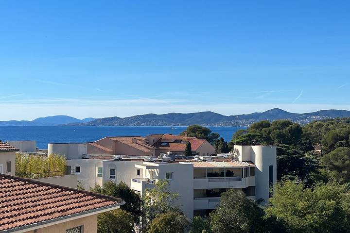 Gîte pour 4 personnes, avec terrasse, adapté aux familles dans Boulouris
