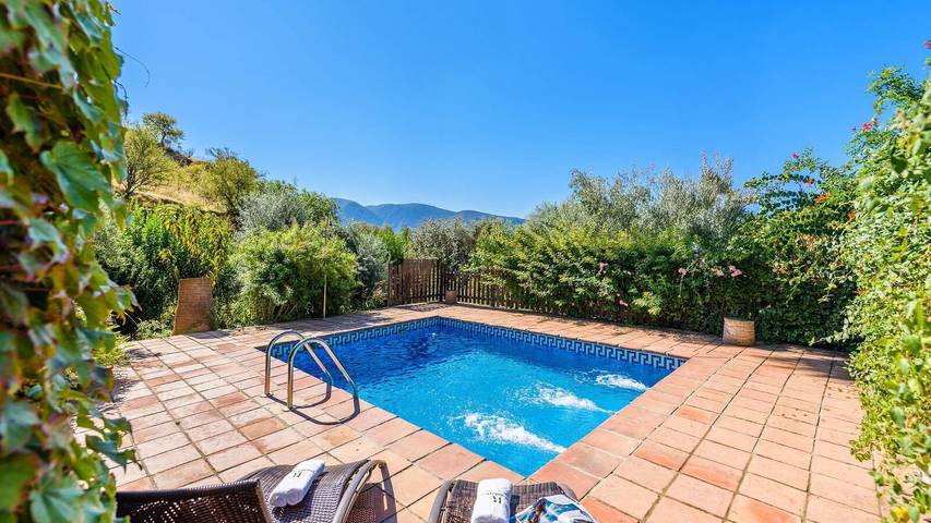 Chalet para 2 personas, con piscina además de balcón/terraza y jacuzzi en Órgiva