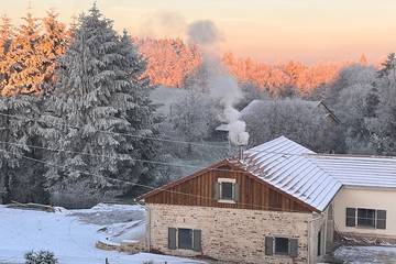 Gîte pour 8 personnes, avec sauna ainsi que jacuzzi et jardin à Hadol
