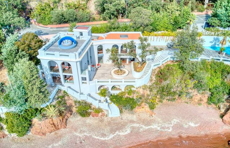 Villa pour 10 personnes, avec jacuzzi ainsi que terrasse et jardin dans Anthéor