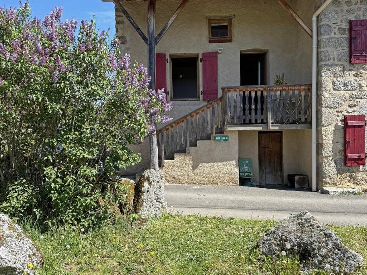 Ferme en Auvergne, terrasse, animaux admis in Saint-Julien-la-Vêtre, Montbrison