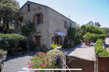 Location de vacances pour 8 personnes, avec jardin et balcon à Santo-Pietro-di-Tenda