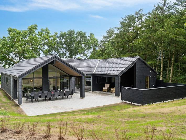 Ferienhaus für 14 Personen, mit Terrasse und Pool