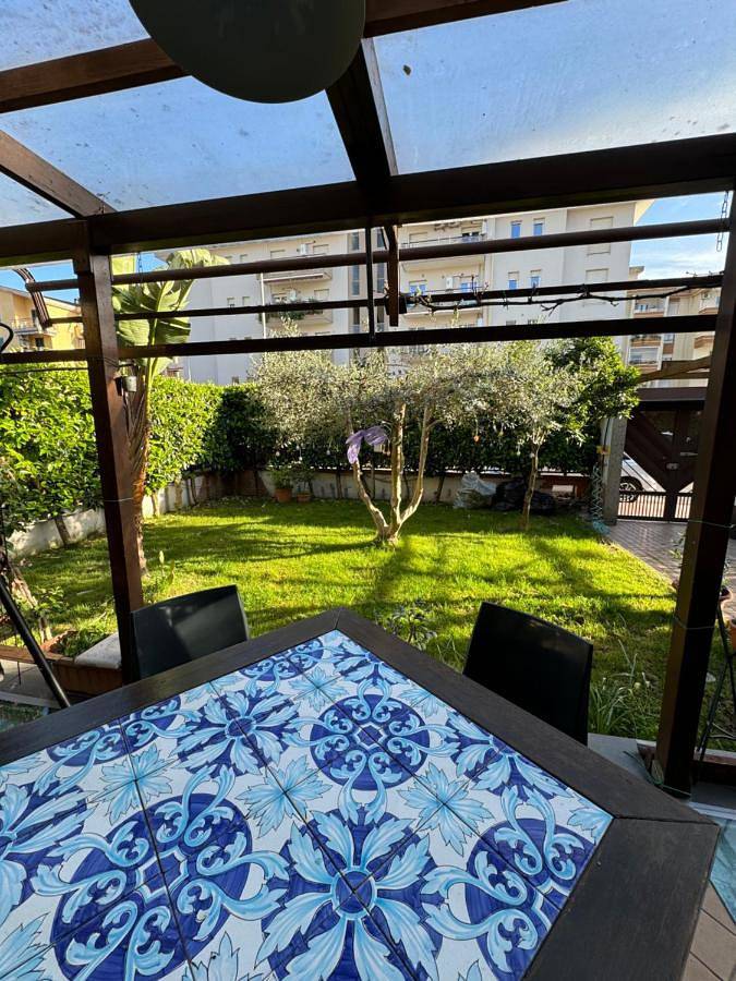 Casa vacanza per 2 persone, con Balcone e Terrazza nonché Idromassaggio e Giardino a Aversa