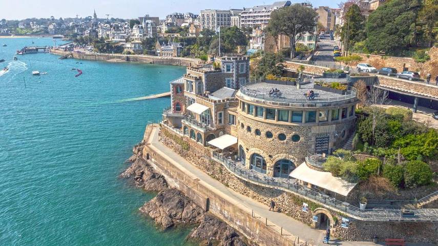 Hôtel pour 2 personnes, avec piscine ainsi que sauna et jardin