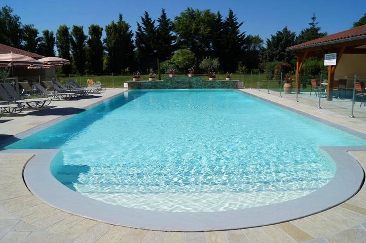 Hôtel pour 2 personnes, avec jardin et piscine, animaux acceptés à Montélier