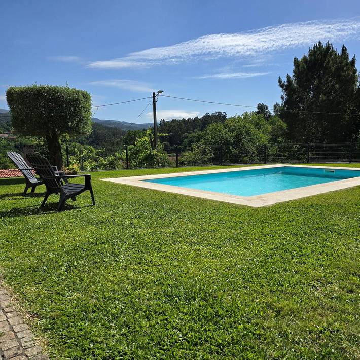 Villa 'Casa Da Batoca - Rossas' con vistas a la montaña, piscina privada y terraza privada in Rossas, Distrito de Braga