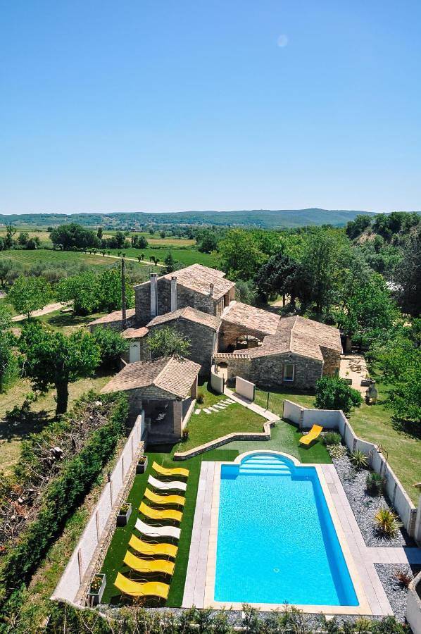 Location de vacances pour 22 personnes, avec jardin ainsi que terrasse et piscine, animaux acceptés à Saint-Sauveur-de-Cruzières - 3