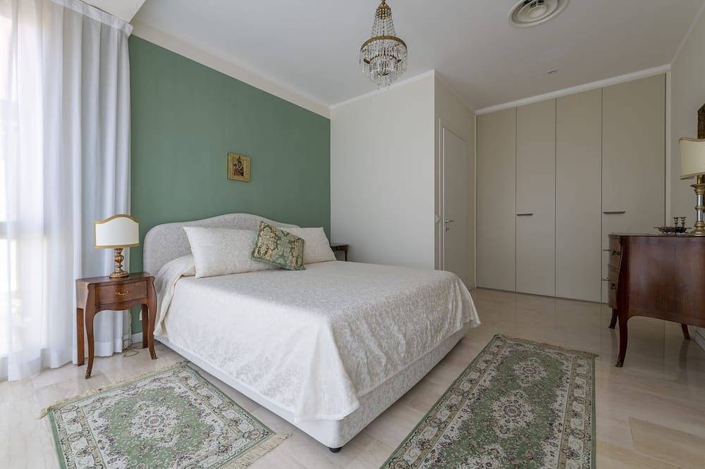 Entire apartment, Luxury apartment in the center in front of the Rossini Theater in Pesaro, Valle del Metauro