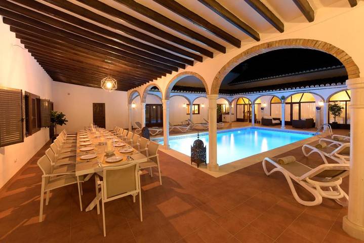 Chalet para 18 personas, con vistas además de jardín y piscina, Familias con niños en Axarquía - 4