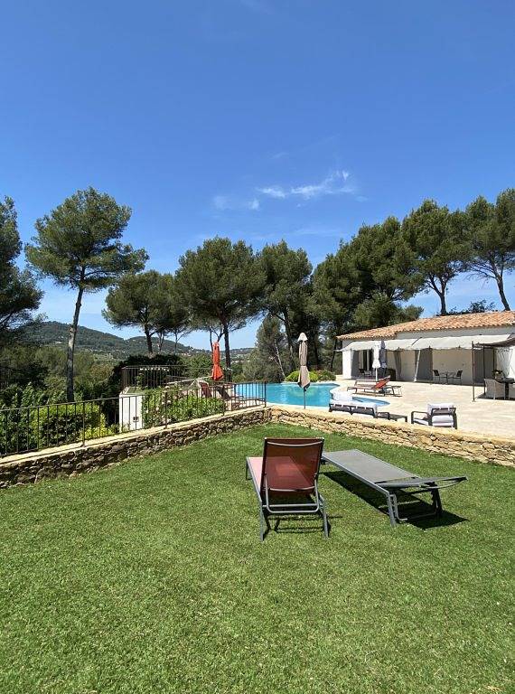 Appartement de vacances pour 2 personnes, avec terrasse ainsi que piscine et jardin