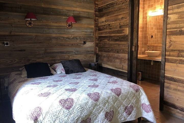 Almhütte, in der Nähe des Skigebiets, für 10 Personen, komplett renoviert. in Montgellafrey, Saint-François-Longchamp