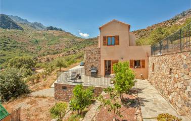 Location de vacances pour 8 personnes, avec terrasse et piscine à Feliceto