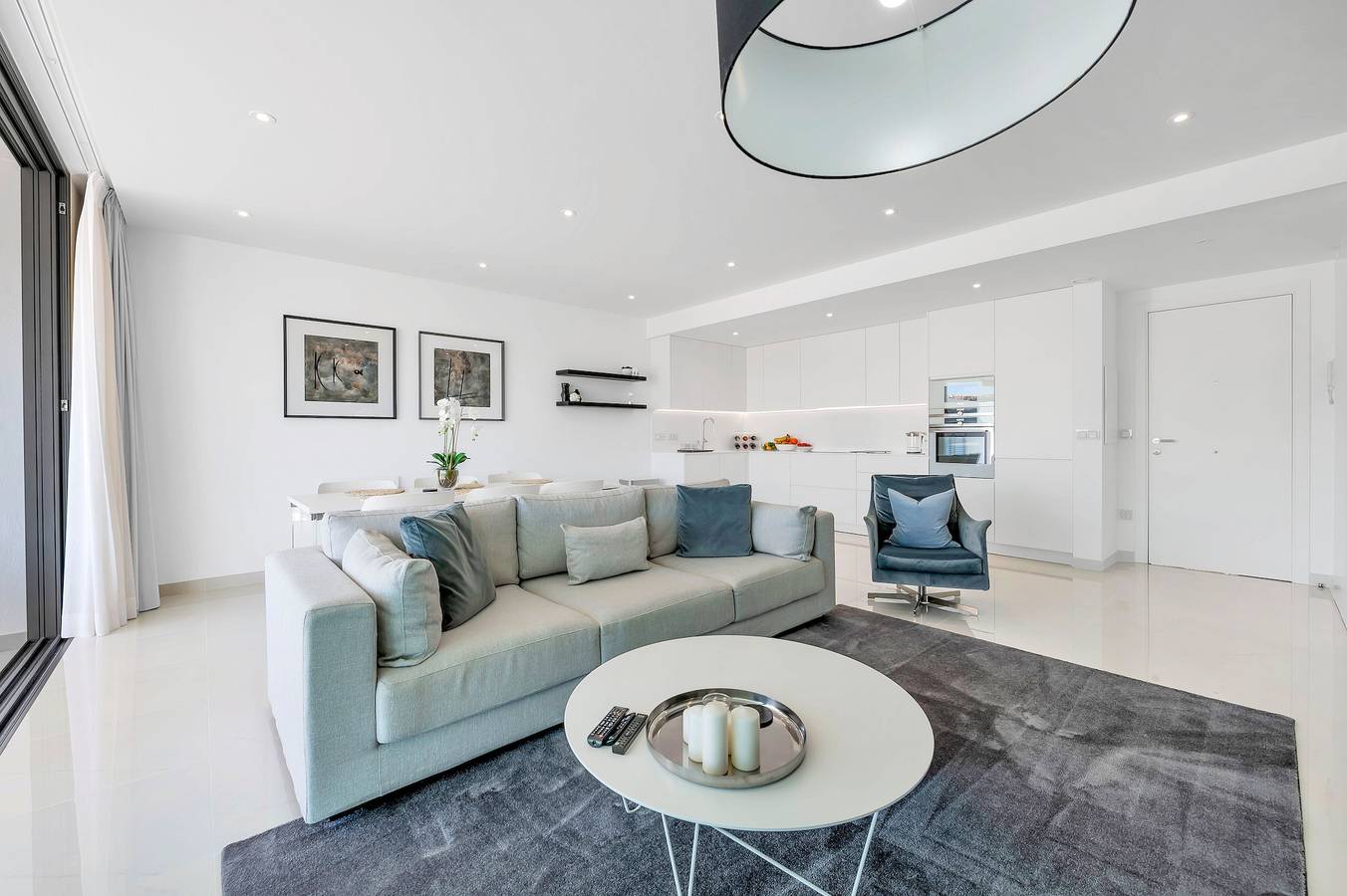 Geheel appartement, Luxe 2-slaapkamer appartement met indrukwekkend 81 m² terras & lagunezwembad in Urbanizacion cataleya, Estepona