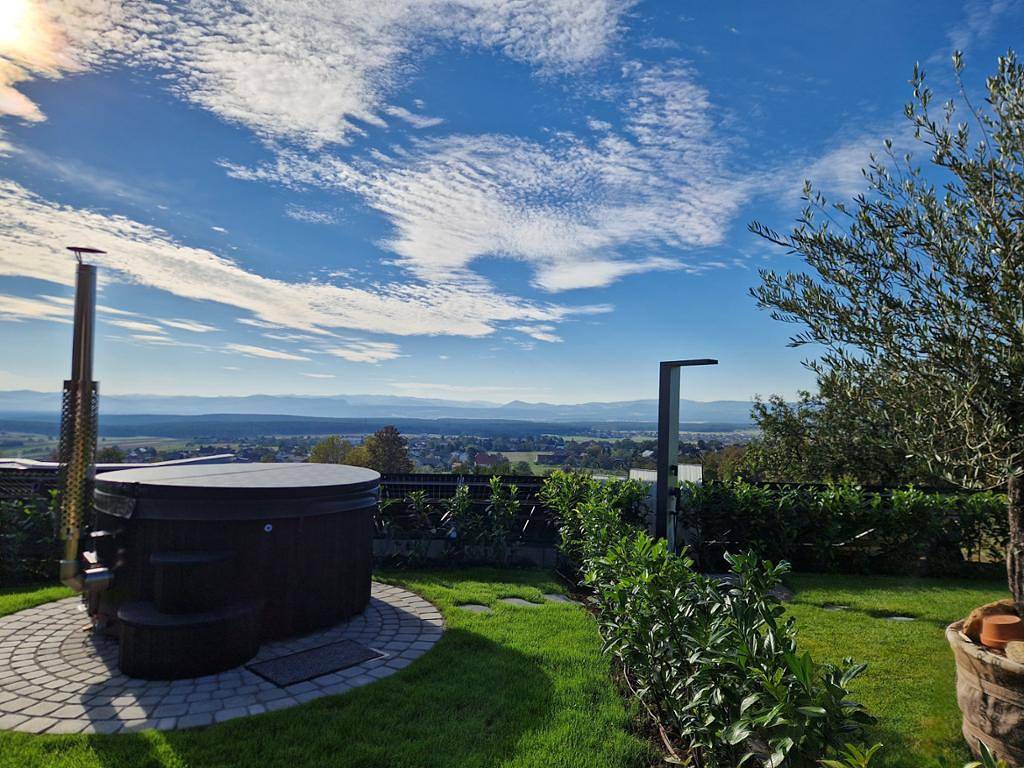 Ganze Ferienwohnung, Johannesbachklamm Chalet - Hot Tub und Panoramablick - Chalet mit Terrasse in Wiener Alpen